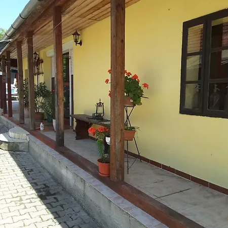 Ibolya Apartman * Kano